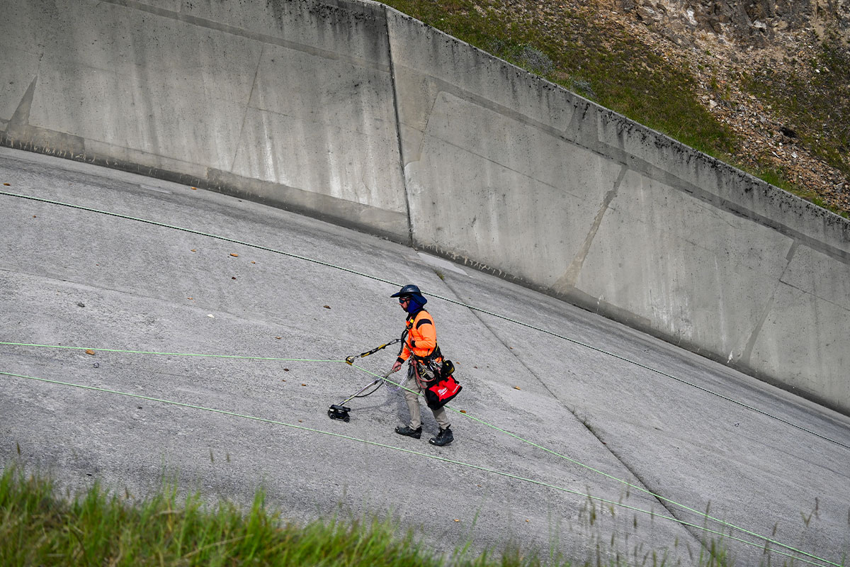 GPR survey for structural investigation of dam spillway