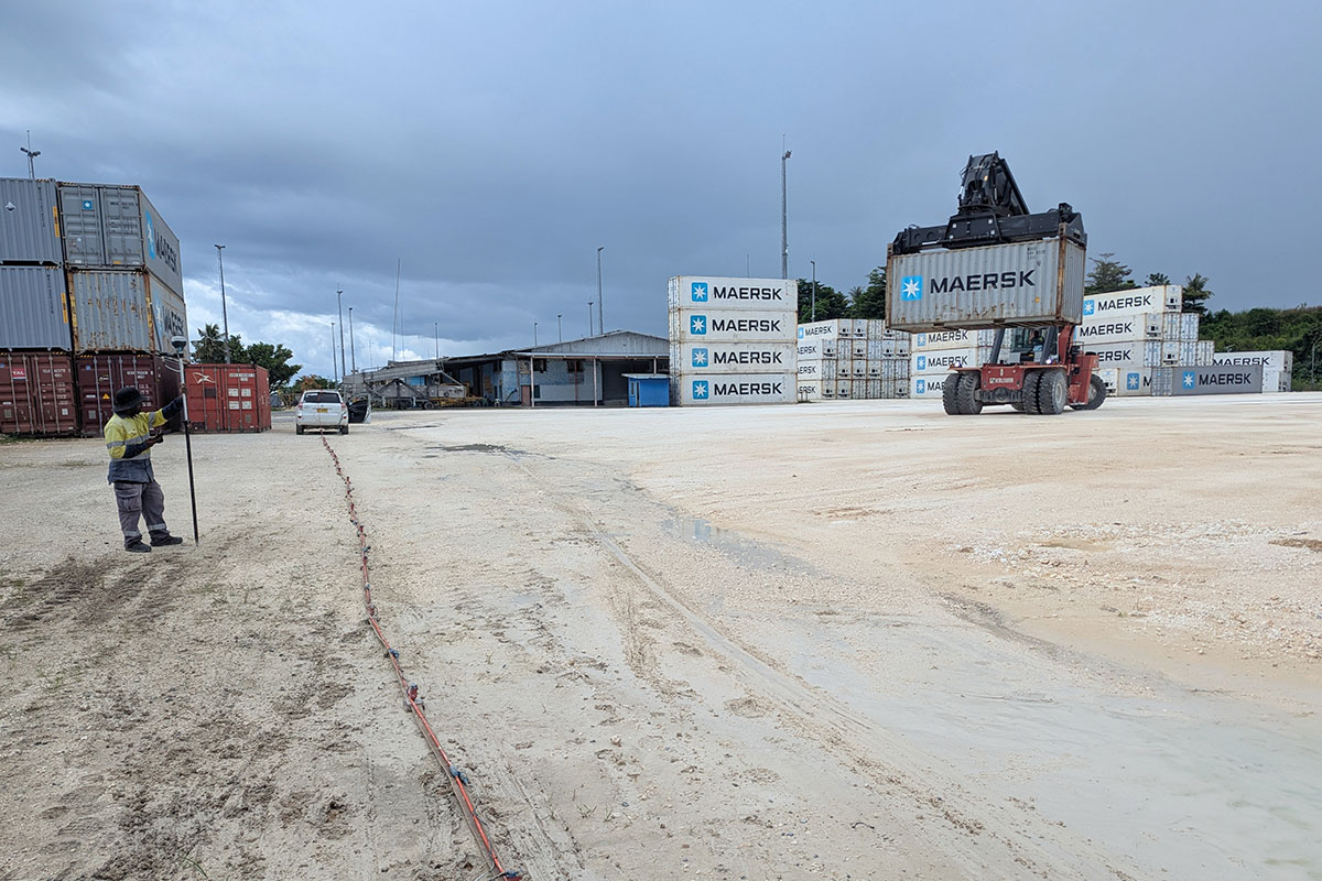Marine seismic refraction survey at port site